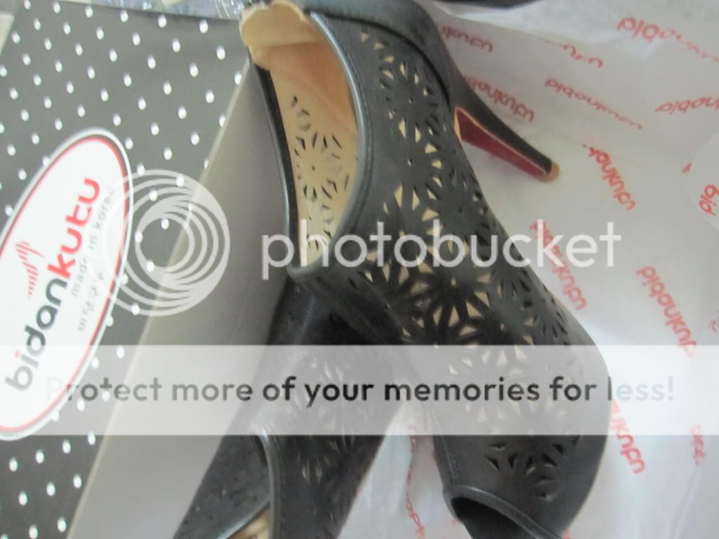 giầy đế đỏ size 36 giá hot 1 đôi duy nhất giá 700k tặng thêm túi sách Và dây nịt - 3